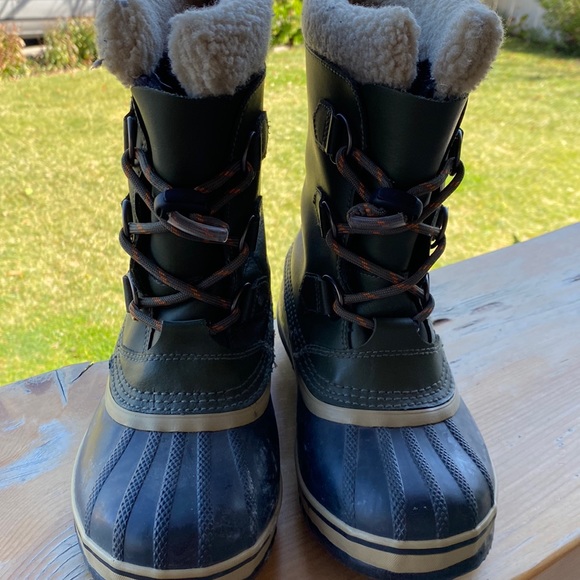 Kids Sorel winter boots size 3 - Picture 5 of 13